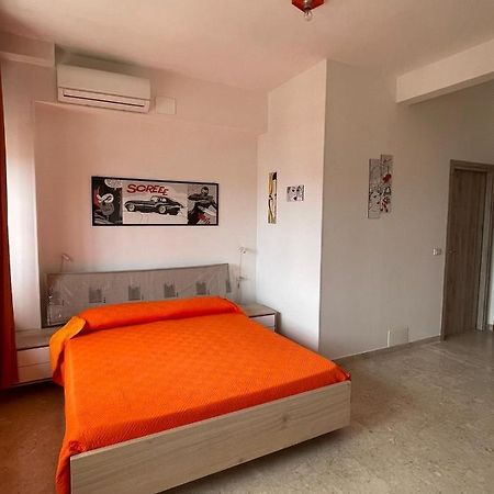 La Finestra Sul Mare B&B Кротоне Экстерьер фото