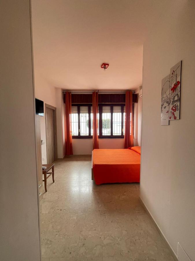 La Finestra Sul Mare B&B Кротоне Экстерьер фото