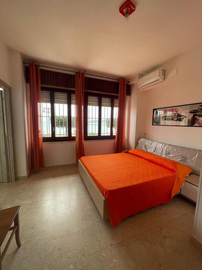 La Finestra Sul Mare B&B Кротоне Экстерьер фото