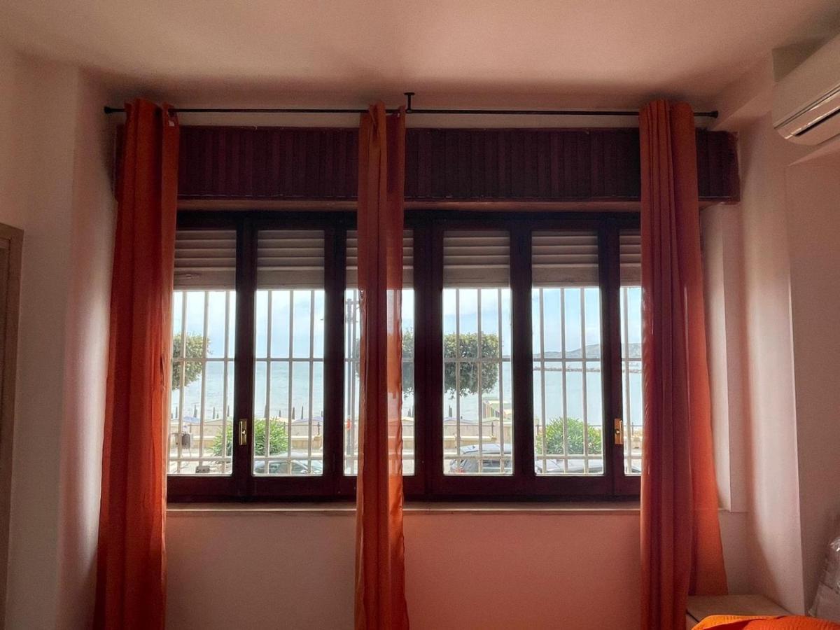 La Finestra Sul Mare B&B Кротоне Экстерьер фото